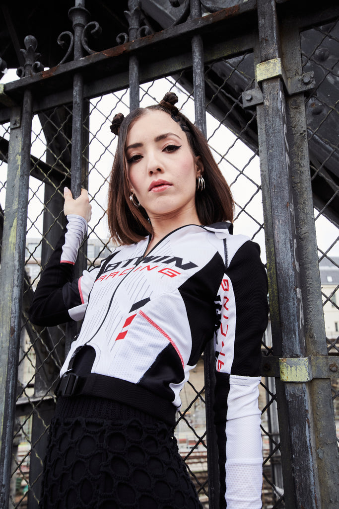 CROP TOP CLIP 01