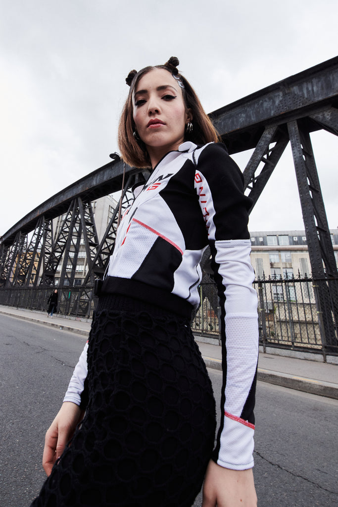 CROP TOP CLIP 02